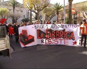 La fabbrica corteo